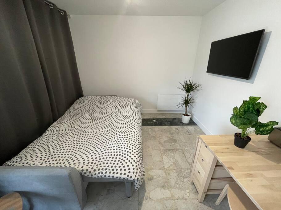 Joli T2, Terrasse Et Jardin, Ideal Pour Familles, A 15 Min De L'Aeroport Roissy Cdg Tremblay-en-France Ngoại thất bức ảnh
